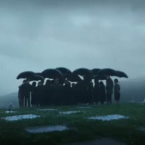 阿姨给你打脚枪
